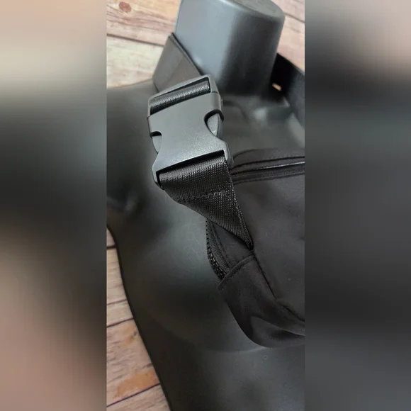 Studio NYC Belt Bag with Star Charm NWT - Picture 14 of 15